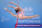 Анастасия Салос во время упражнения с лентой
