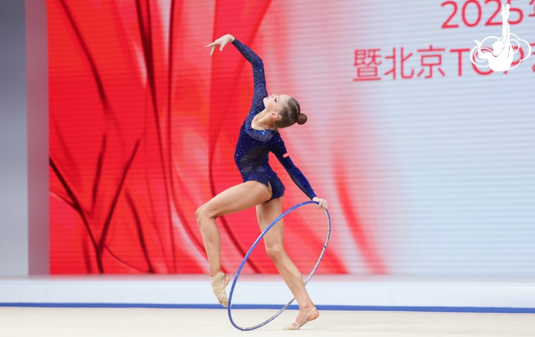 Varvara Toporova during the hoop exercise