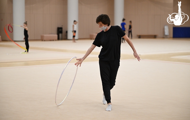 Хореограф фестиваля «Алина» Ирина Зеновка во время тренировки с участием олимпийской чемпионки Алины Кабаевой