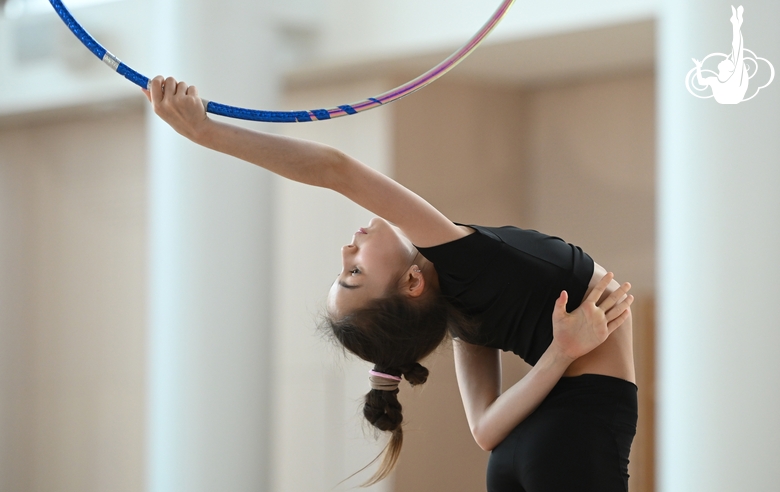 Eva Chugunovaduring an exercise with a hoop