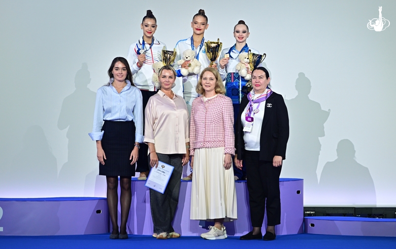 Пьедестал многоборья среди сениорок