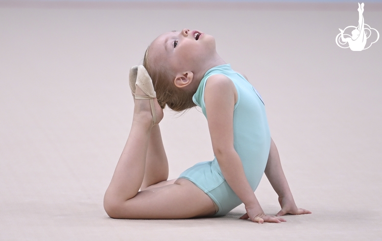 Young gymnast at the mAlinka tournament