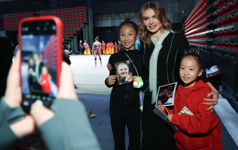 November 16, 2025. Olympic champion Alina Kabaeva with the audience during the Sky Grace Cup International Tournament and Beijing Top Open 2025