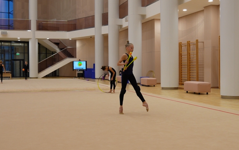 Продолжаем показывать работу Алины Кабаевой и Ольги Минигалиной с Евой Кононовой над упражнением с булавами