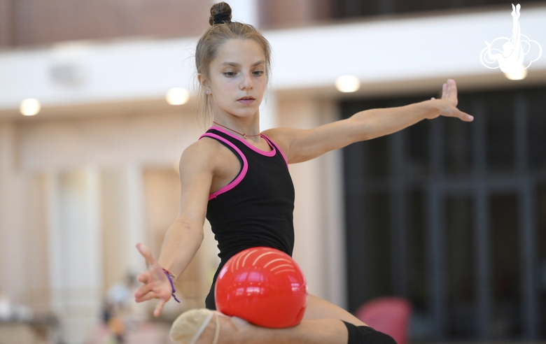 Jimena Dominguez during an exercise with the ball