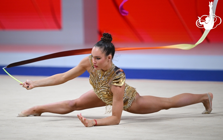 Hanna Panna Wisner during the ribbon exercise