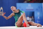 Таисия Сердюкова во время упражнения с мячом