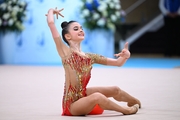 Арина Реквава во время выполнения упражнения с мячом на всероссийском турнире «Кубок "Небесная грация"»