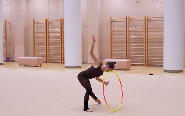Alina Kabaeva worked with Ksenia Savinova from Gatchina on a hoop risk