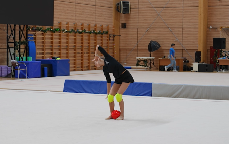 Alina Kabaeva and Irina Gusarova are working on a rollover with Maria Borisova from St. Petersburg