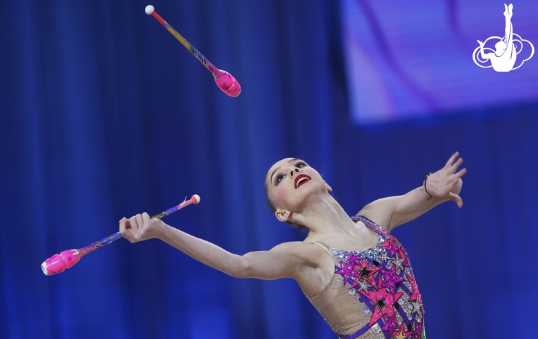 Mariia Borisova  during an exercise with clubs