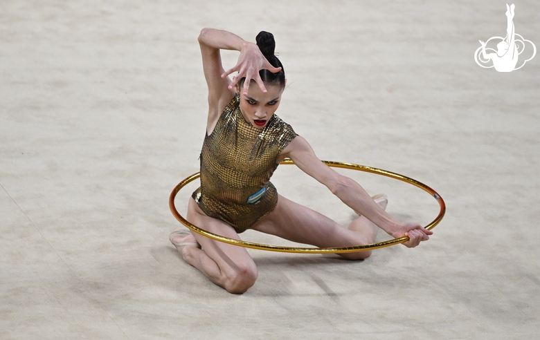Yasmina Alimardonova during the hoop exercise