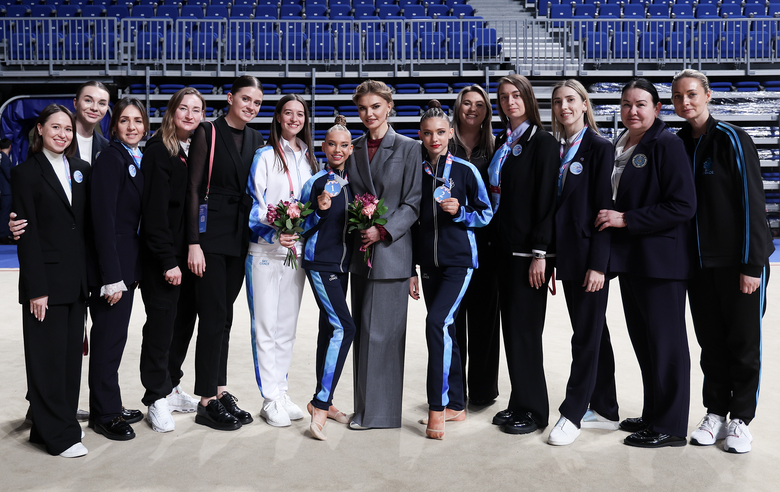 15 марта 2026 года. Олимпийская чемпионка c командой Академии на международном турнире «ГРАН-ПРИ. Кубок чемпионок имени Алины Кабаевой» в Санкт-Петербурге