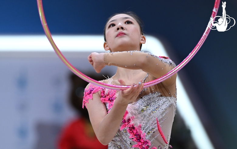 Yu Yikun during the hoop exercise