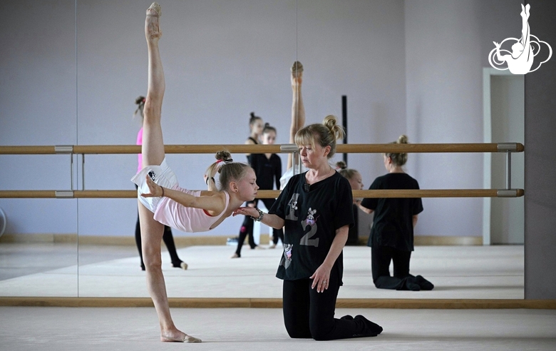 Ева Кононова и хореограф Екатерина Сергеева во время занятия