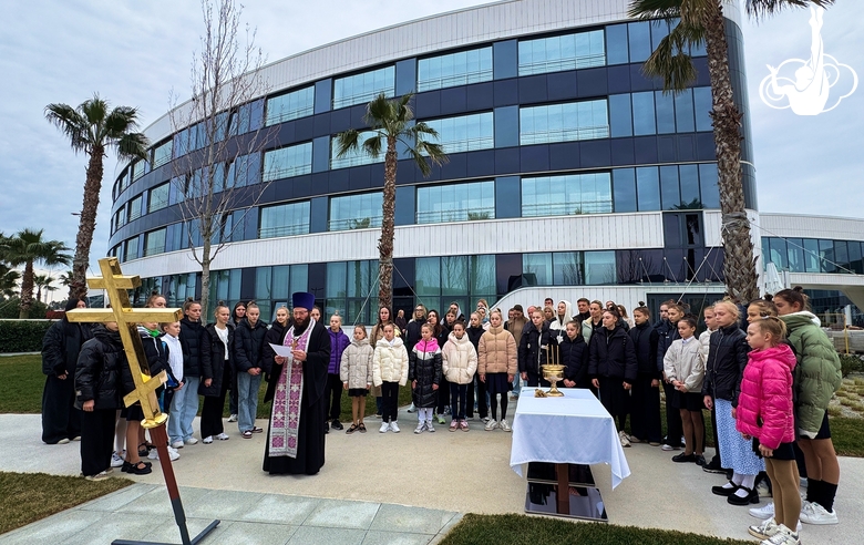 На часовне на территории Академии установили крест