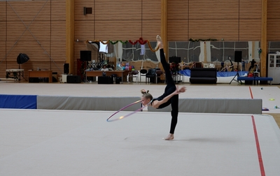 Olympic champion Alina Kabaeva and Evgeniya Eliseeva explain the preparation technique to Eva Kononova