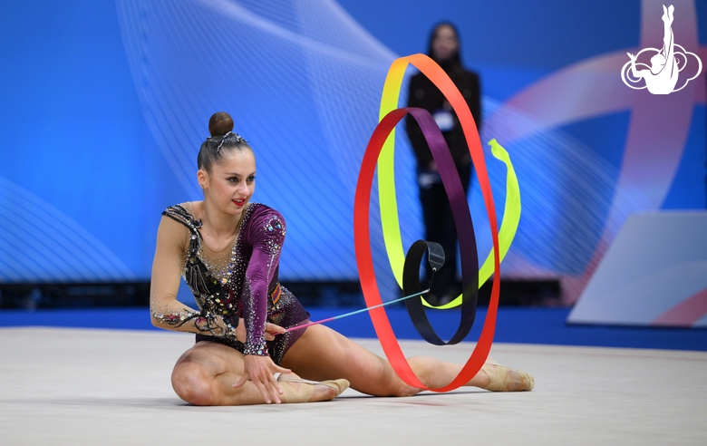 Silva Sargsyan during an exercise with a ribbon