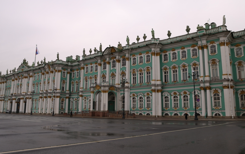 Хотите отправиться на экскурсию вместе с гимнастками? Включайте видео!