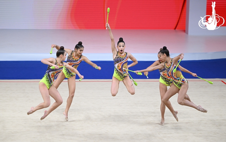 Group exercise gymnasts during the exercise with clubs