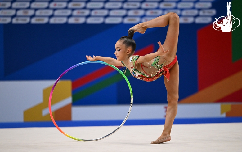 Ksenia Savinova during the hoop exercise