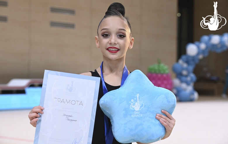 Tamaris Itazova with mAlinka tournament awards