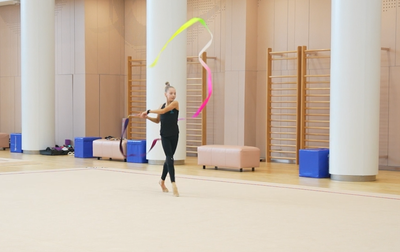 «Ты открываешь ногу и стараешься довести ее. Это неправильная техника»