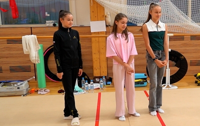 Яна Заикина и Ксения Савинова приготовили для олимпийской чемпионки Алины Кабаевой необычный подарок
