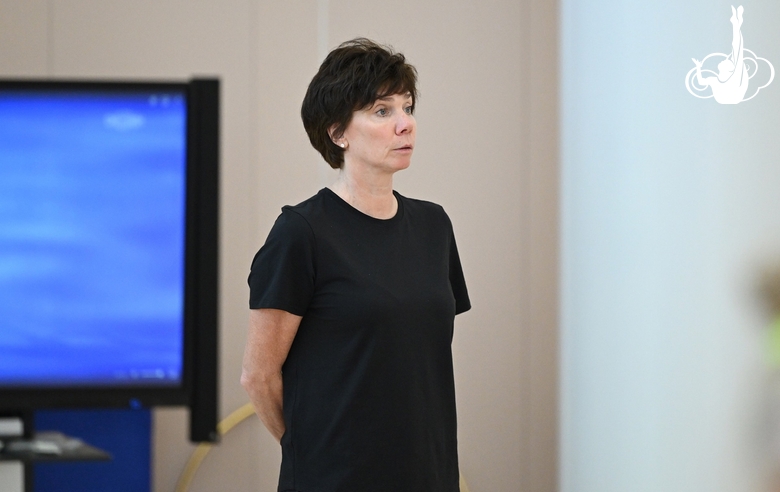 Хореограф фестиваля «Алина» Ирина Зеновка во время подготовки показательного номера перед международным турниром в Пекине