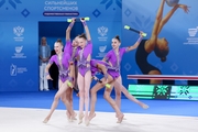 Юниорская сборная Республики Беларусь во время упражнения с булавами