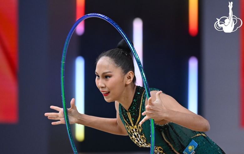 Aibota Yertaikyzy during the hoop exercise