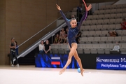 Мария Кочинова во время упражнения с обручем