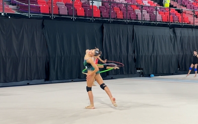 Олимпийская чемпионка Алина Кабаева помогает Каролине Тарасовой сделать фуэте ярче и выразительнее