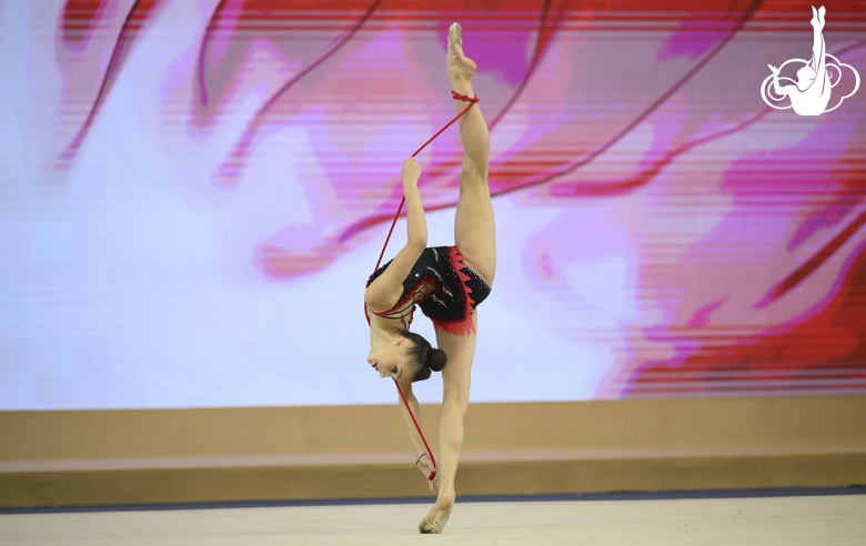 Mariia Borisova during the rope exercise