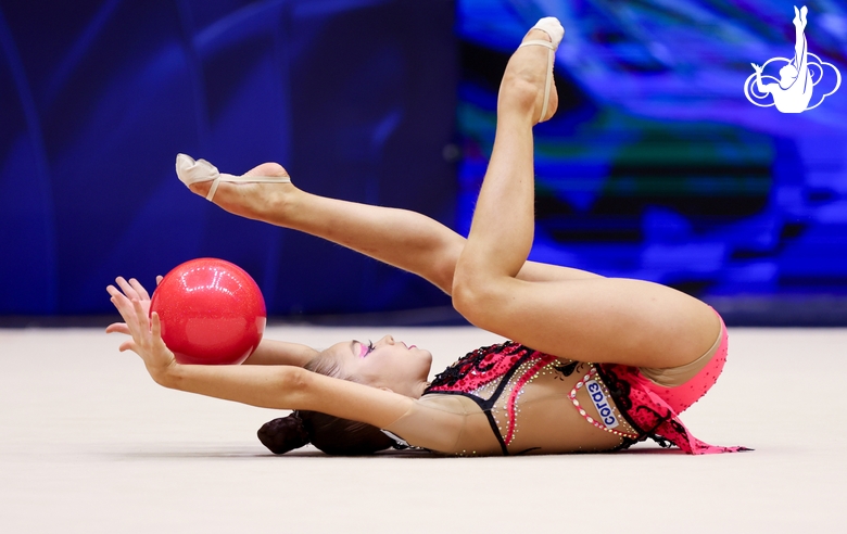 Ksenia Savinova  during an exercise with a ball