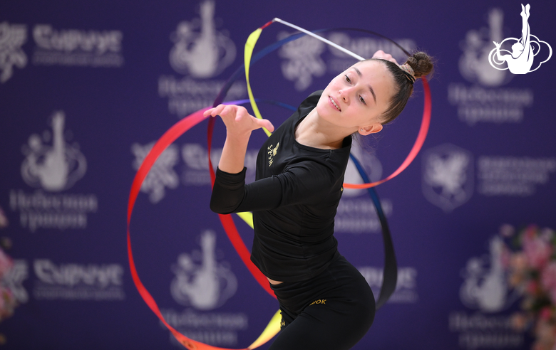 Гимнастка во время опробования