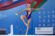 Ксения Савинова во время упражнения с булавами