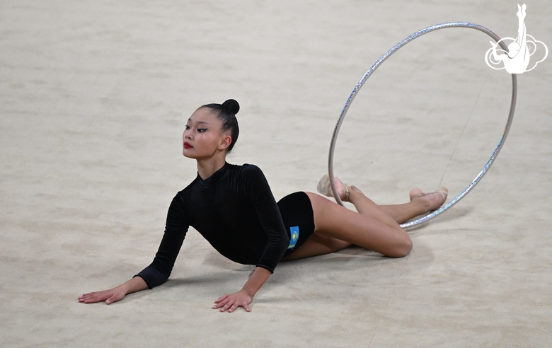Aiganym Rysbek during the hoop exercise