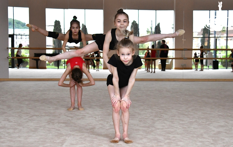 Gymnasts during class in the choreography hall