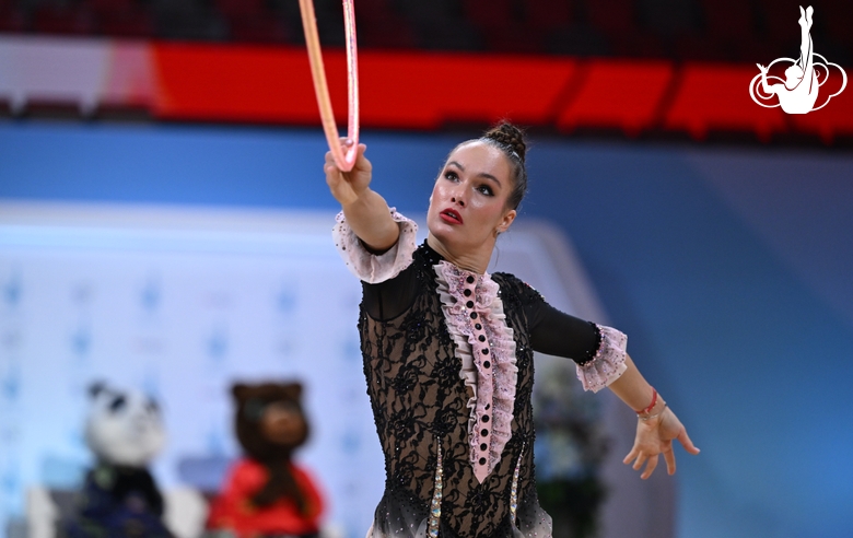 Hanna Panna Wisner during the hoop exercise