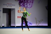 Александра Борисова во время упражнения с лентой