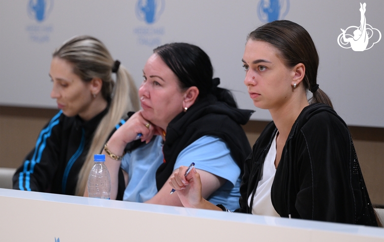 Тренеры Ольга Фролова, Злата Тулубаева и Екатерина Лоц во время контрольной тренировки перед турниром «Хрустальная роза»