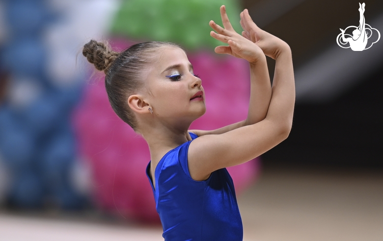 Young gymnast at the mAlinka tournament