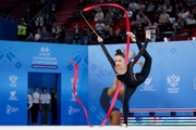 Мария Борисова во время упражнения с лентой