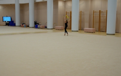 Олимпийская чемпионка вместе с тренерами Академии помогает Еве Кононовой расставить акценты и добиться чистоты исполнения программы