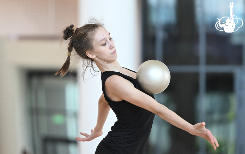 Viktoria Bespalova during an exercise with a ball during preparation training for the BRICS Games