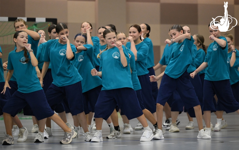 Alla Dukhova's dance studio TODES intensive course participants during a flash mob