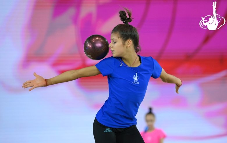 Karolina Tarasova during the ball exercise at the podium training