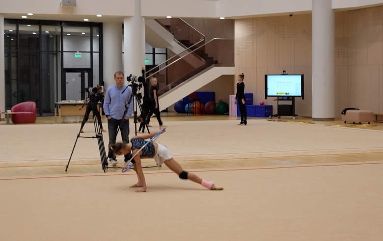A fragment of the work with Olympic champion Alina Kabaeva on the dance track in Yana Zaikina’s new program with a hoop