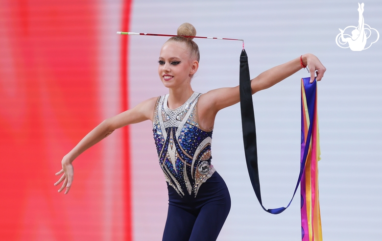 Kira Babkevich during the ribbon exercise